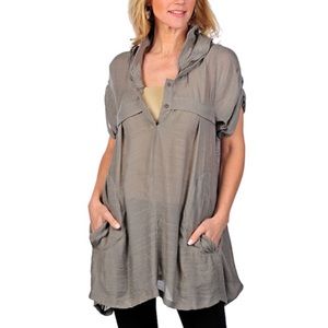 5/$30❄️ Red Coral triple wired collar tunic, black